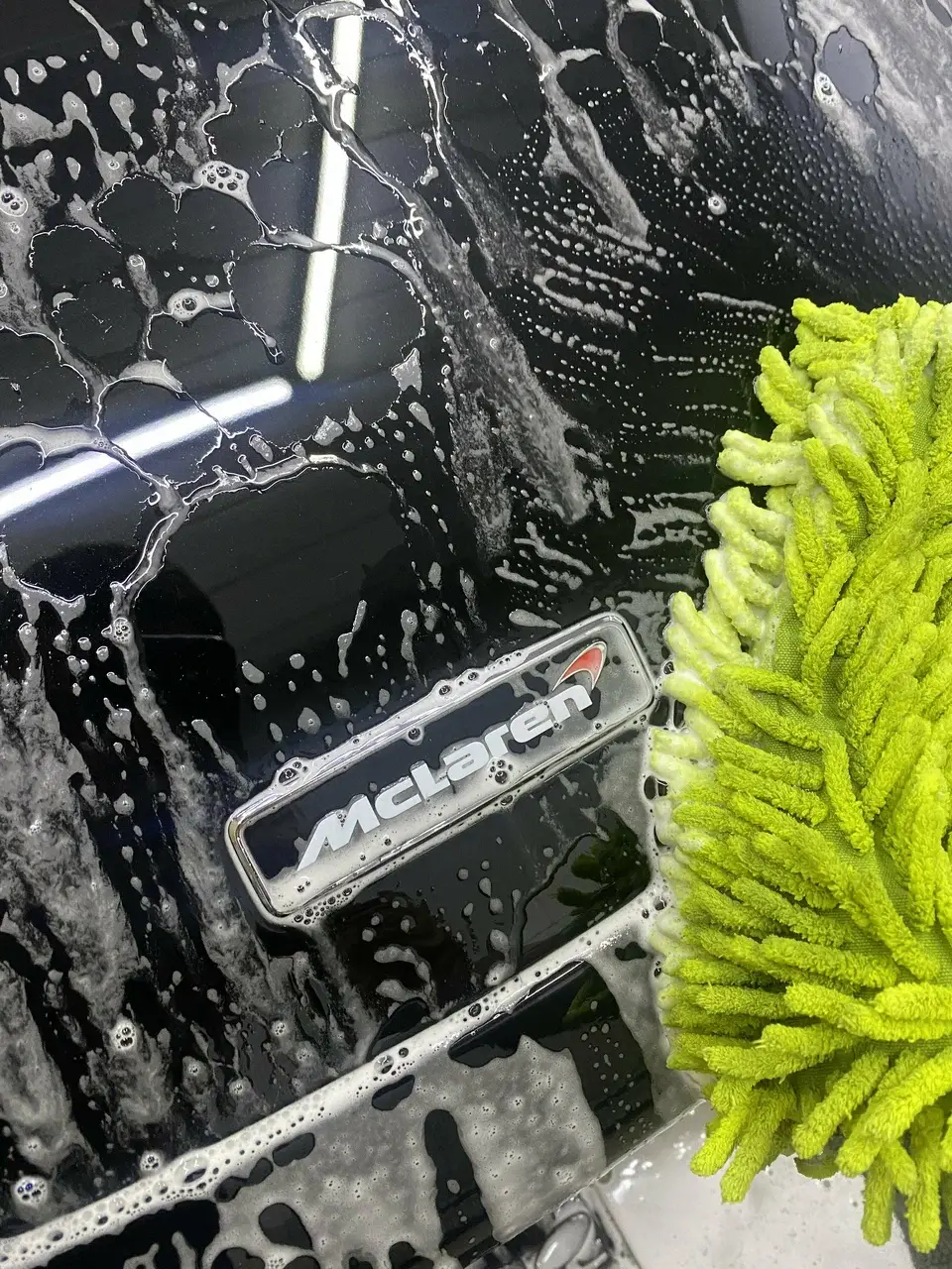 Деликатная мойка кузова McLaren